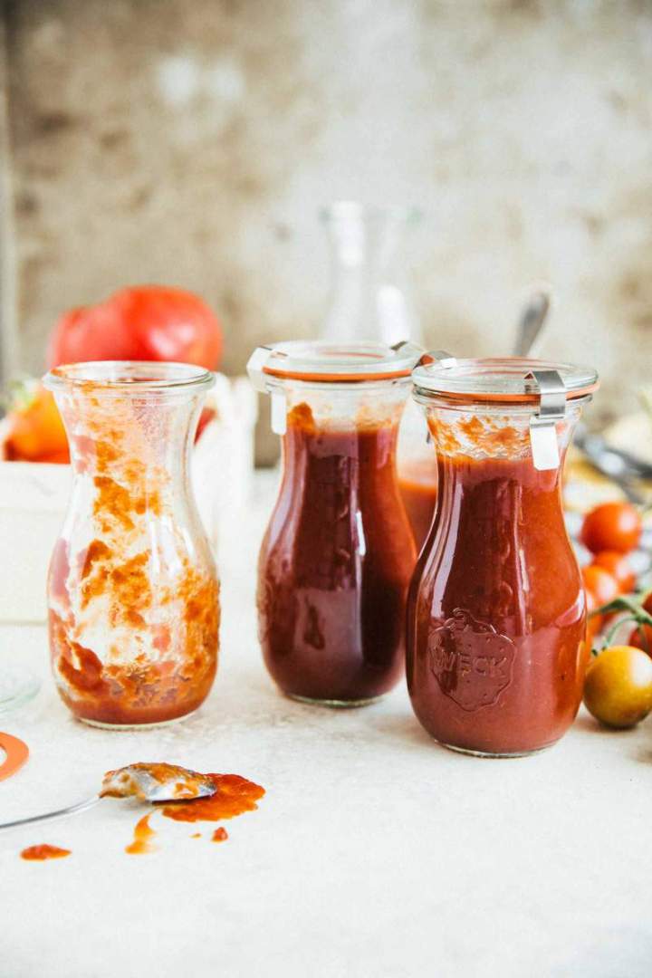 Homemade Simple Tomato Purée in jars | jernejkitchen.com