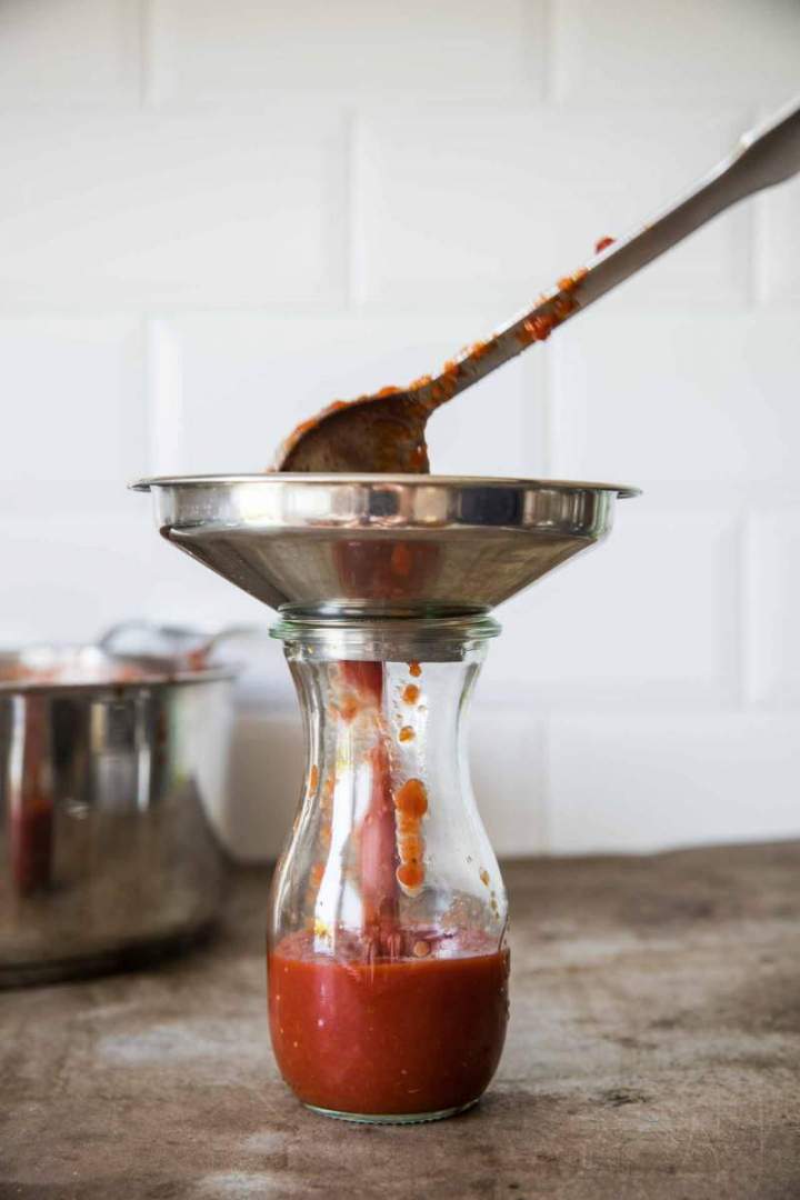 Filling Homemade Simple Tomato Purée in a jar | jernejkitchen.com