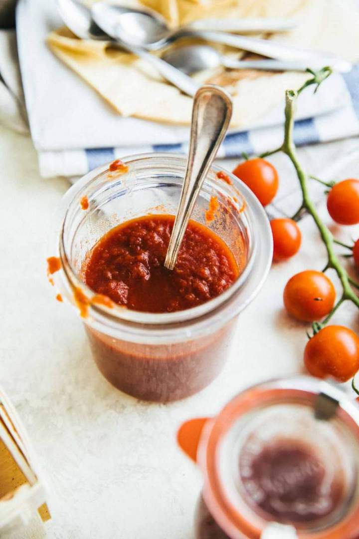 Texture of Homemade Simple Tomato Purée | jernejkitchen.com