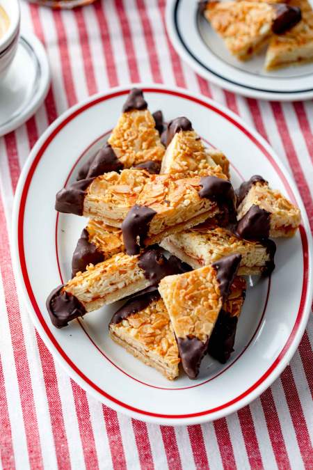 Nussecken (Almond Nut Bar)