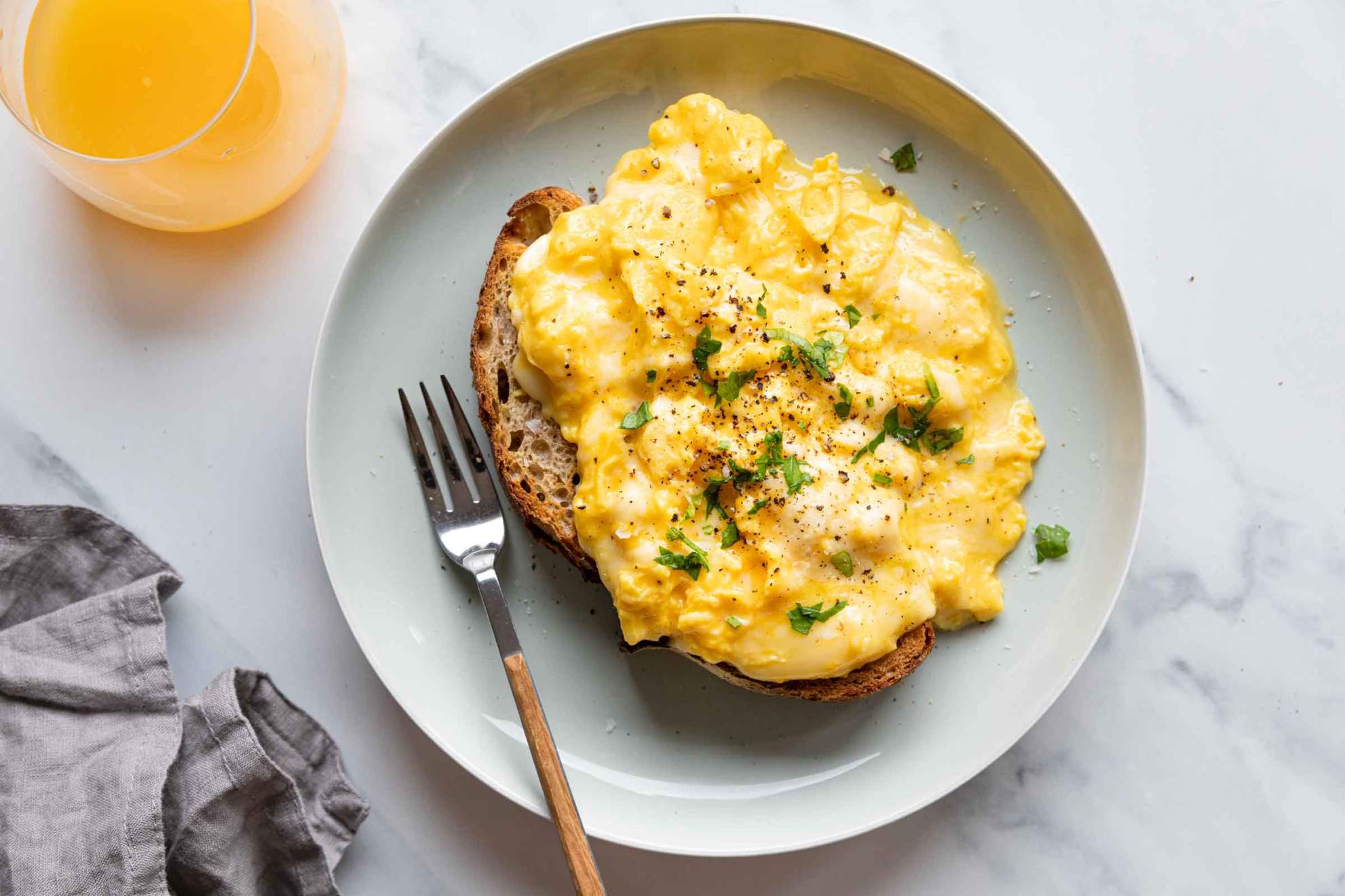 Cheesy scrambled eggs (for one person) | Jernej Kitchen