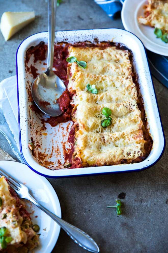 Cannelloni with asparagus and zucchini served in a baking dish