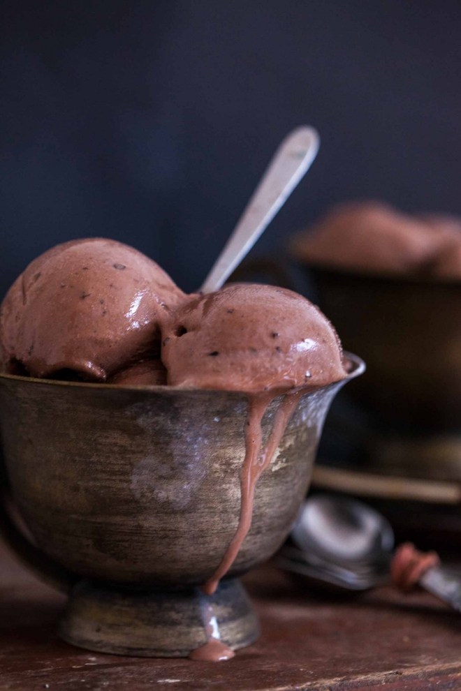 Čokoladni sladoled v skodelici