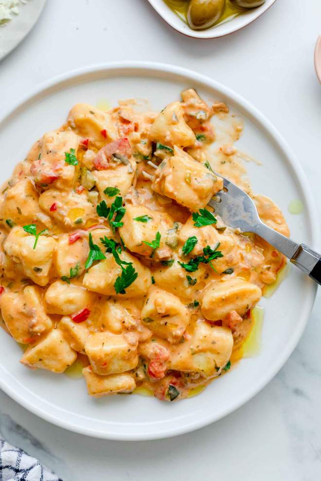 Creamy gnocchi with prosciutto and vegetables