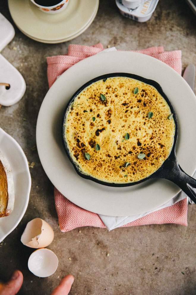 Gratinirana jajčna omleta s fileti skuše