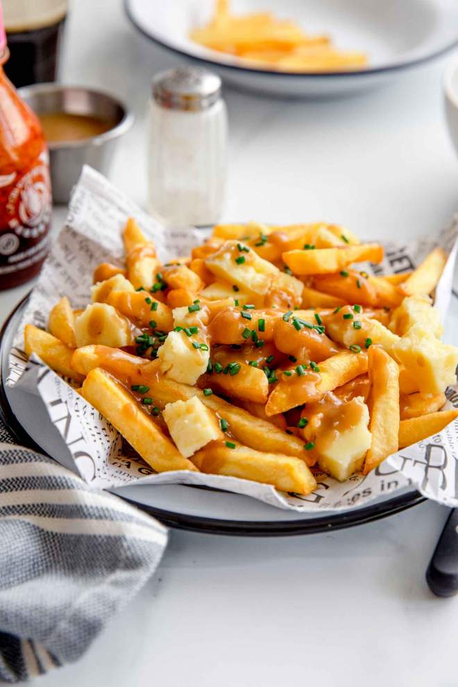 Poutine (Fries with Gravy and Cheese)