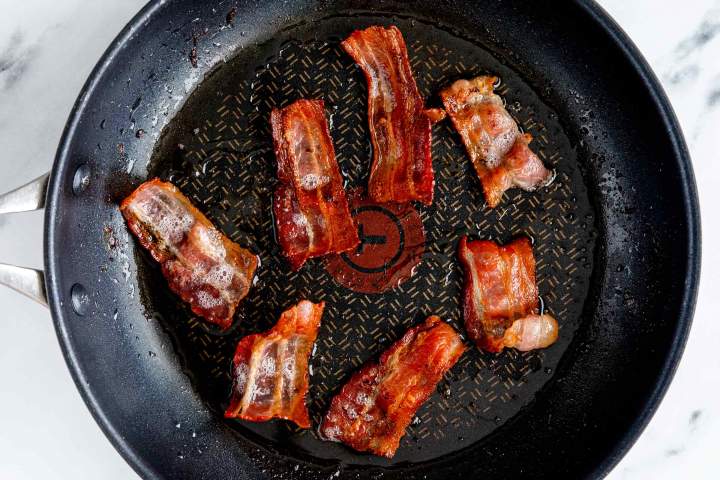 Crispy bacon for Bacon Caesar Salad with Apples