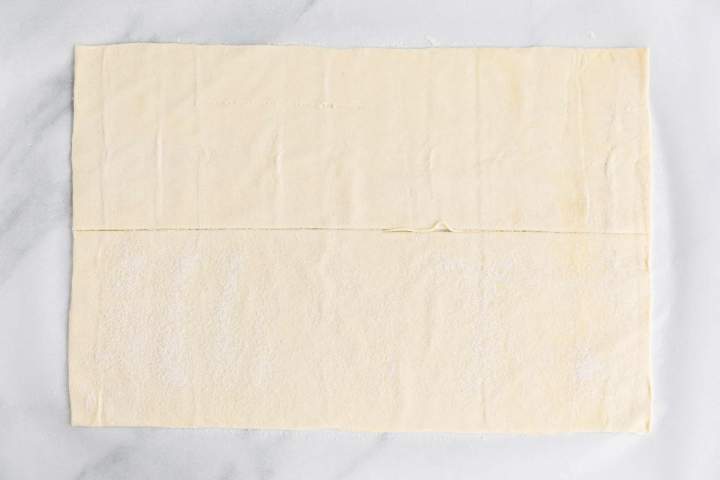 Sprinkle the puff pastry with sugar