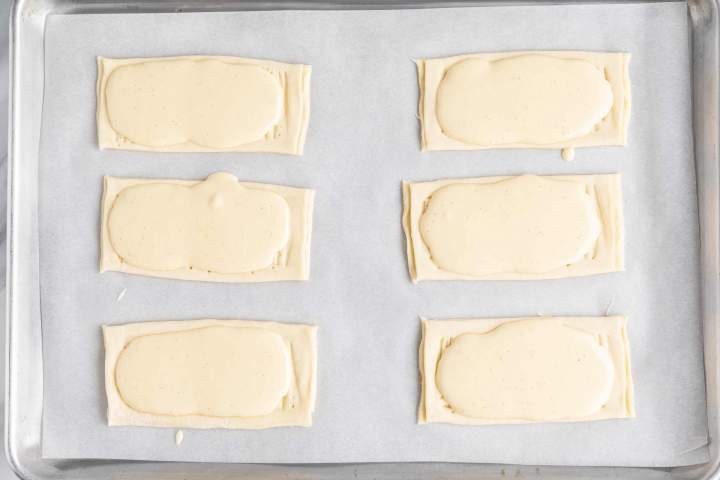 Fill the puff pastry with cream cheese filling