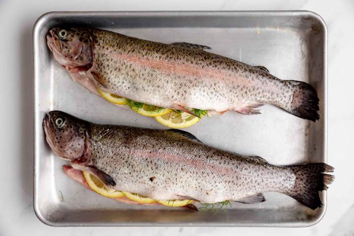 How to bake rainbow trout at home