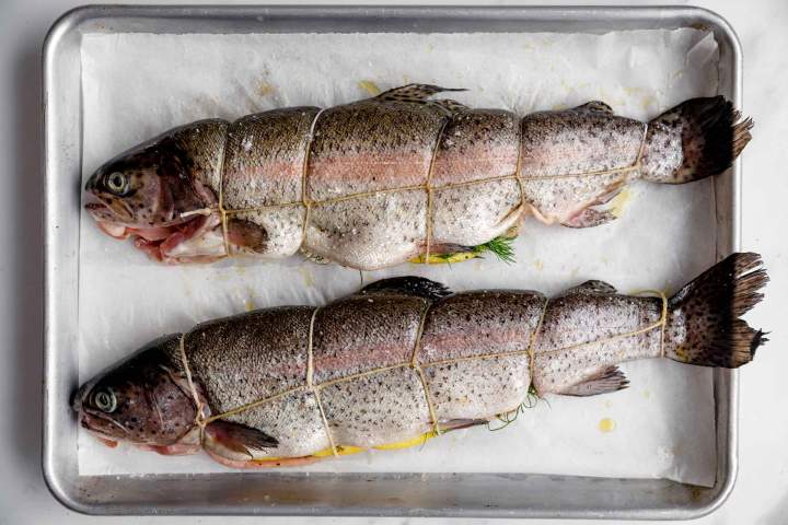 How to bake rainbow trout at home