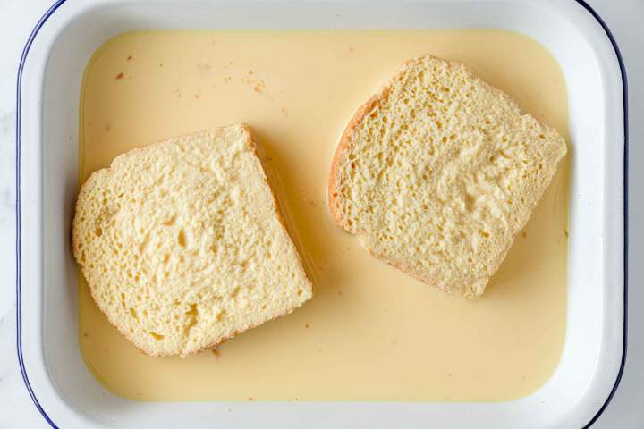 Oblivanje kruha za Pohane šnite (ocvrti kruh)