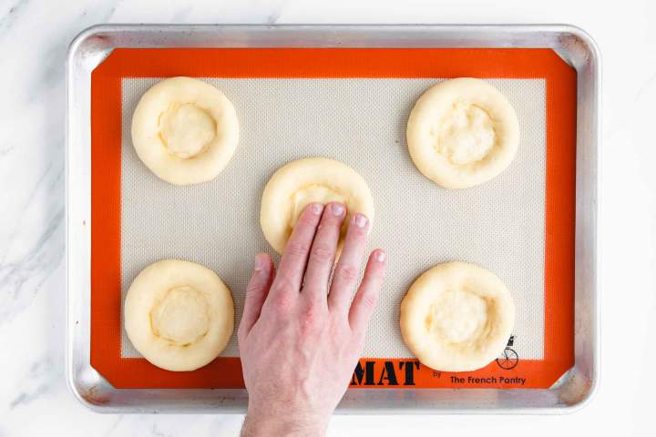 Making vanilla brioche buns