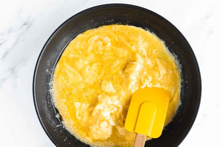 Making scrambled eggs at home