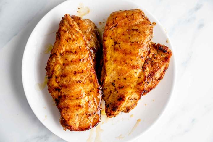 Juicy pan-fried chicken cutlets