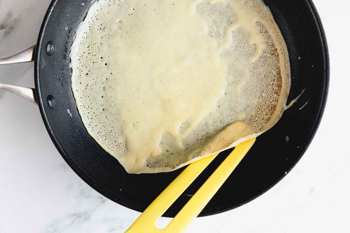 How to flip Crêpes