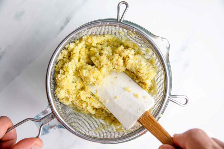 Domača limonada z meto in rdečim poprom - priprava