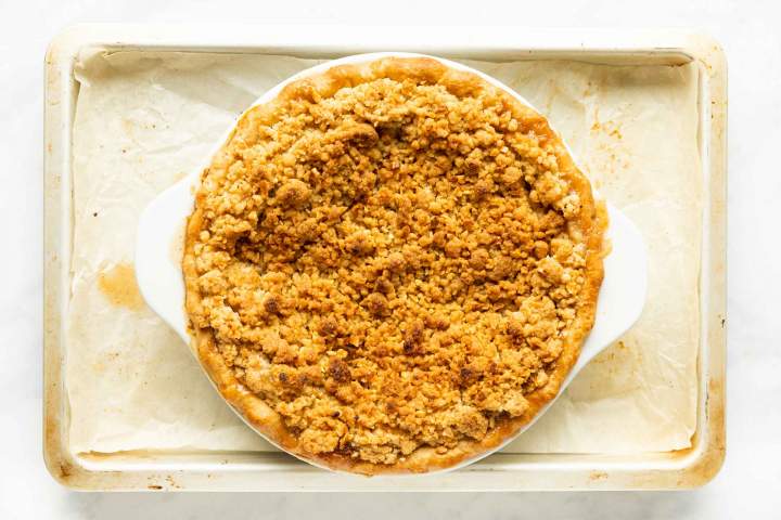 Dutch Apple Pie (Crumble Pie) - baked