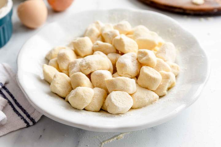 fresh ricotta gnocchi for Creamy gnocchi with prosciutto and vegetables