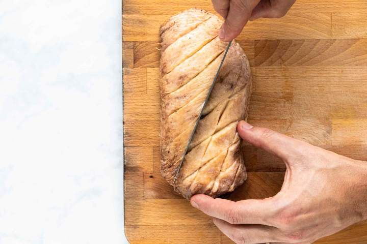 cut duck breast in diamond pattern