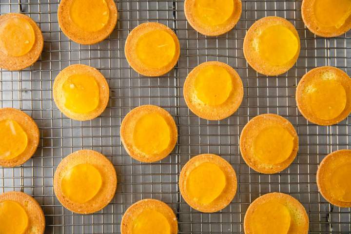Cakes with orange jelly for Jaffa Cakes