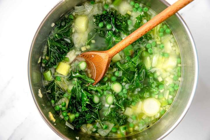 Homemade Vegetarian Minestrone Soup with Pasta