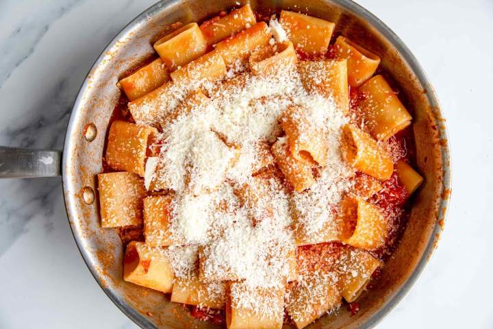 Testenine Amatriciana s sirom