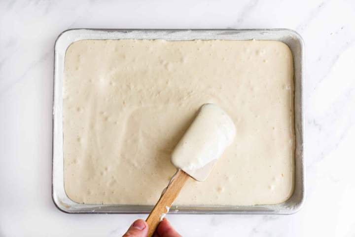 How to make sponge cake for swiss roll