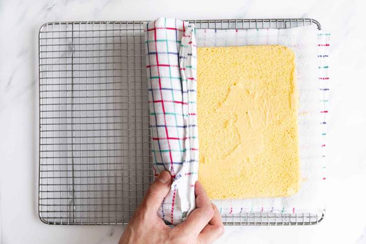 Rolling swiss roll