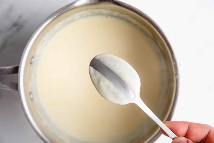 cream for Slovenian Sweet Cheese Dumplings with Almonds