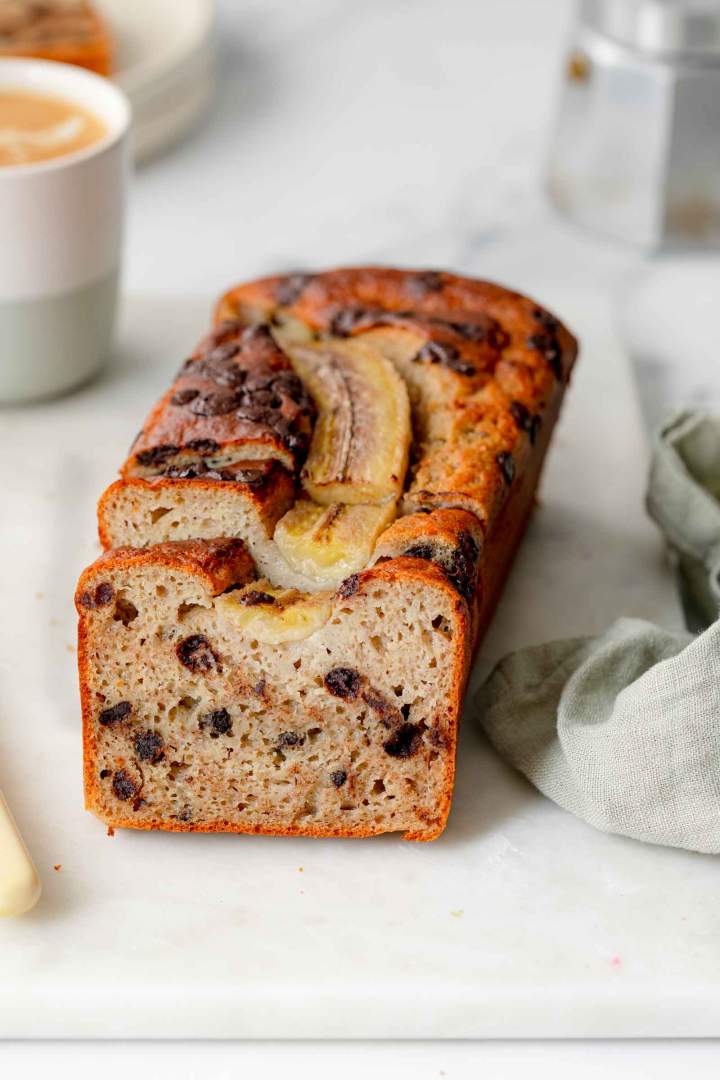 Bananin kruh s koščki čokolade