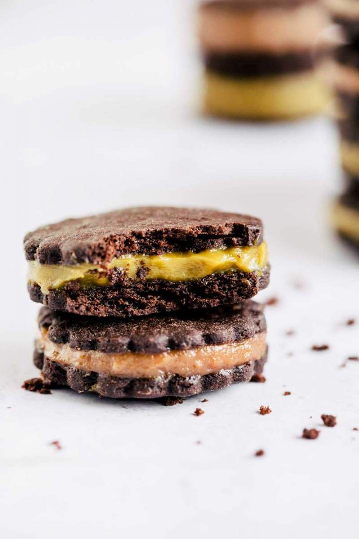 Cacao sandwich cookies with milk spread