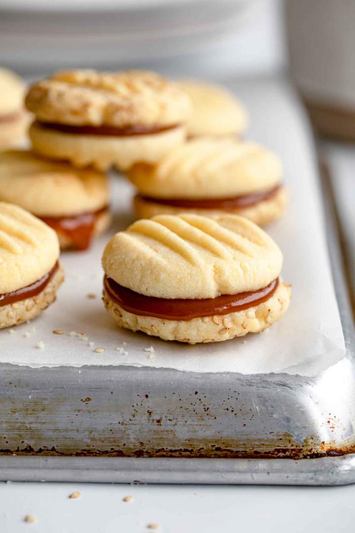 Caramel Sandwich Cookies with Sesame Seeds