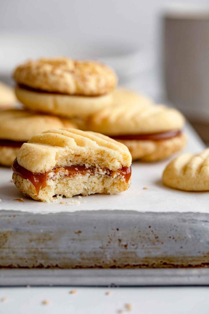 Caramel Sandwich Cookies with Sesame Seeds