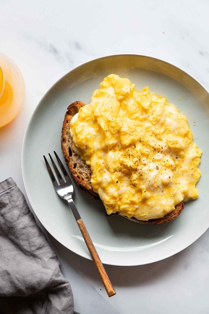 How to make Cheesy Scrambled Eggs at home