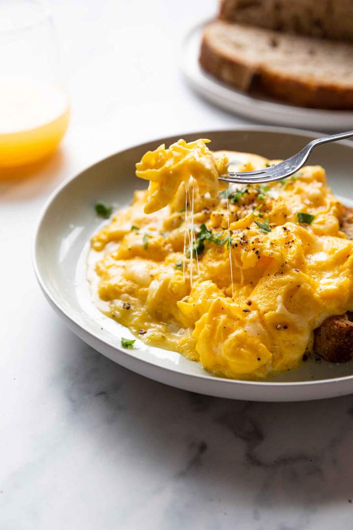 the best Cheesy Scrambled Eggs