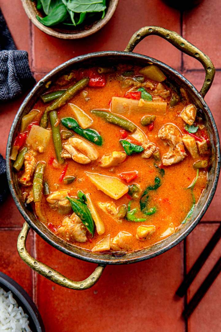 Rdeč curry s piščancem