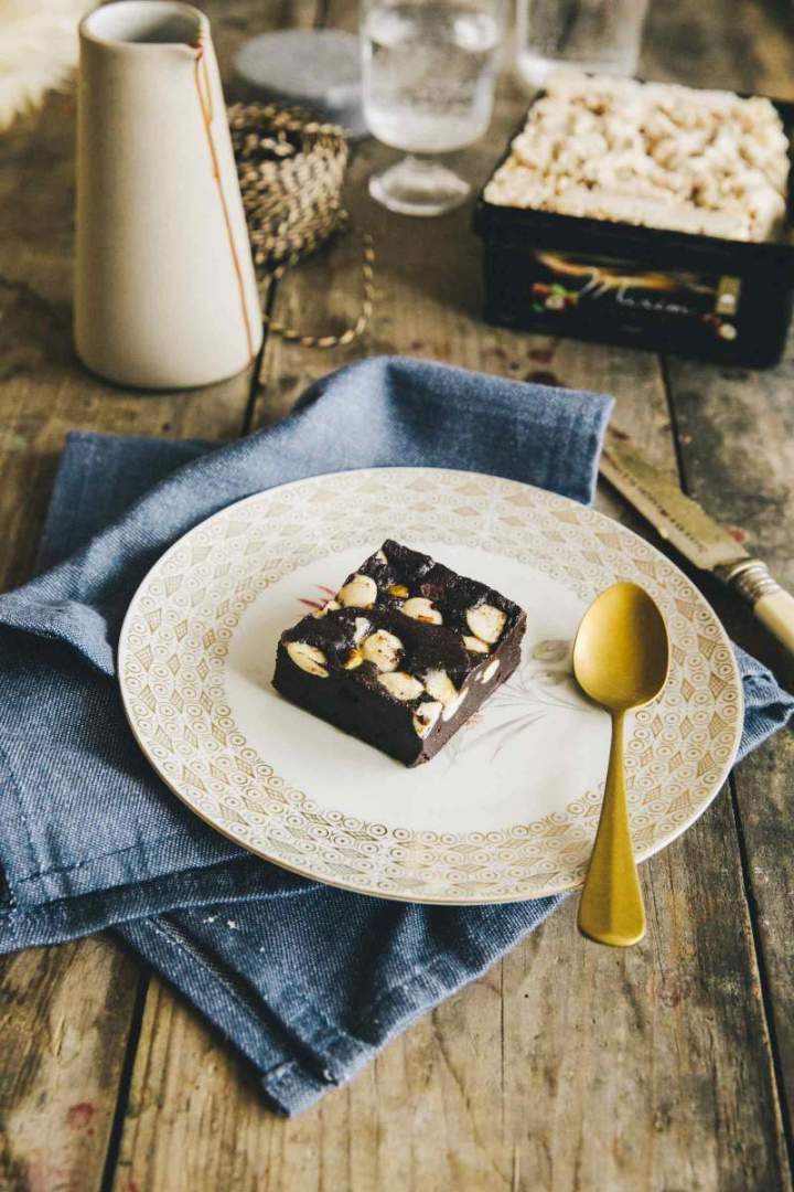 Čokoladni Browniji z lešnikovim sladoledom | jernejkitchen.com 