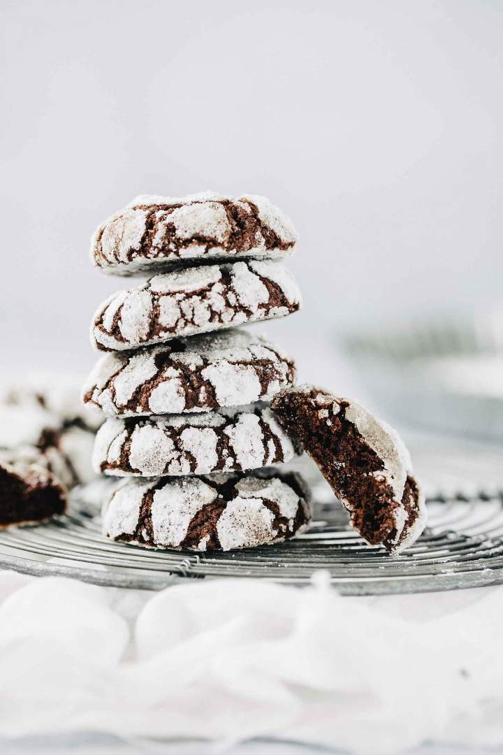 Easy Chocolate Crinkle Cookies