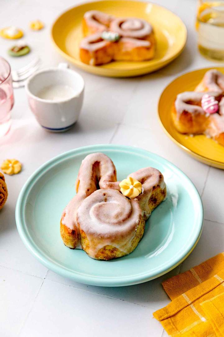 Easter Bunny Cinnamon Rolls