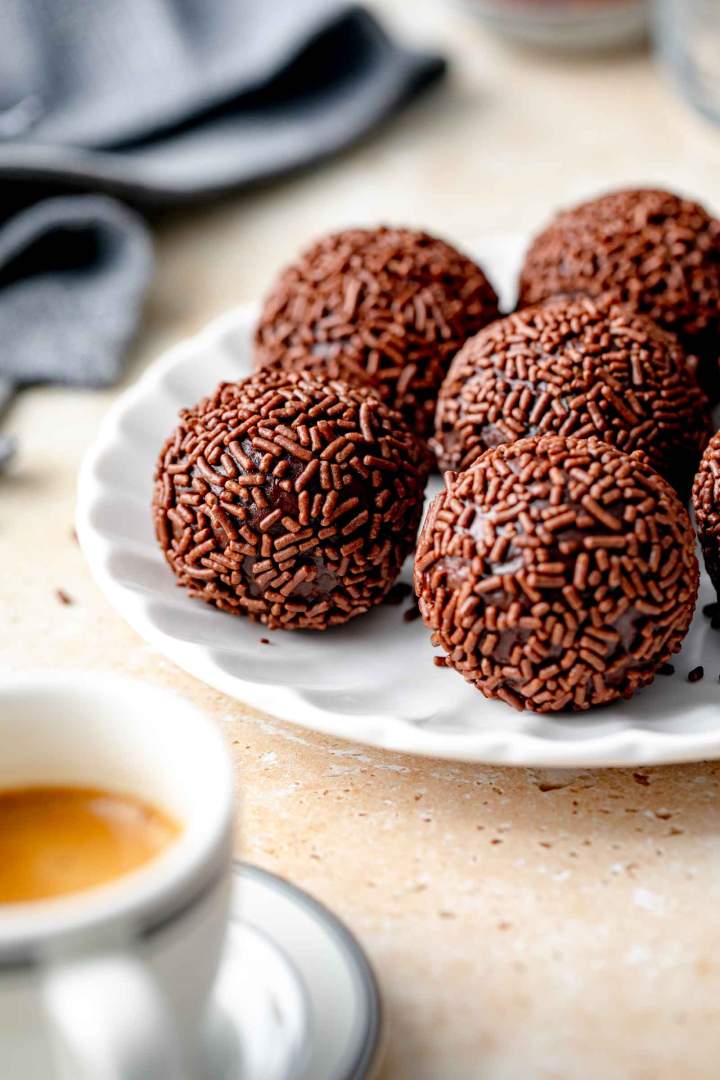 No-Bake Chocolate Balls