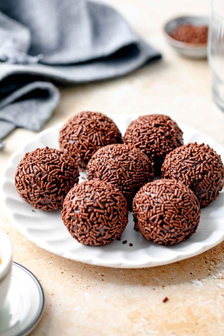 No-Bake Chocolate Balls