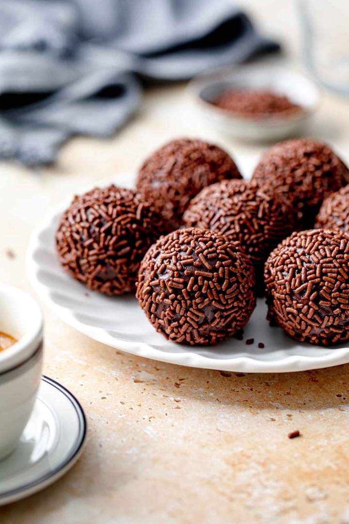 No-Bake Chocolate Balls
