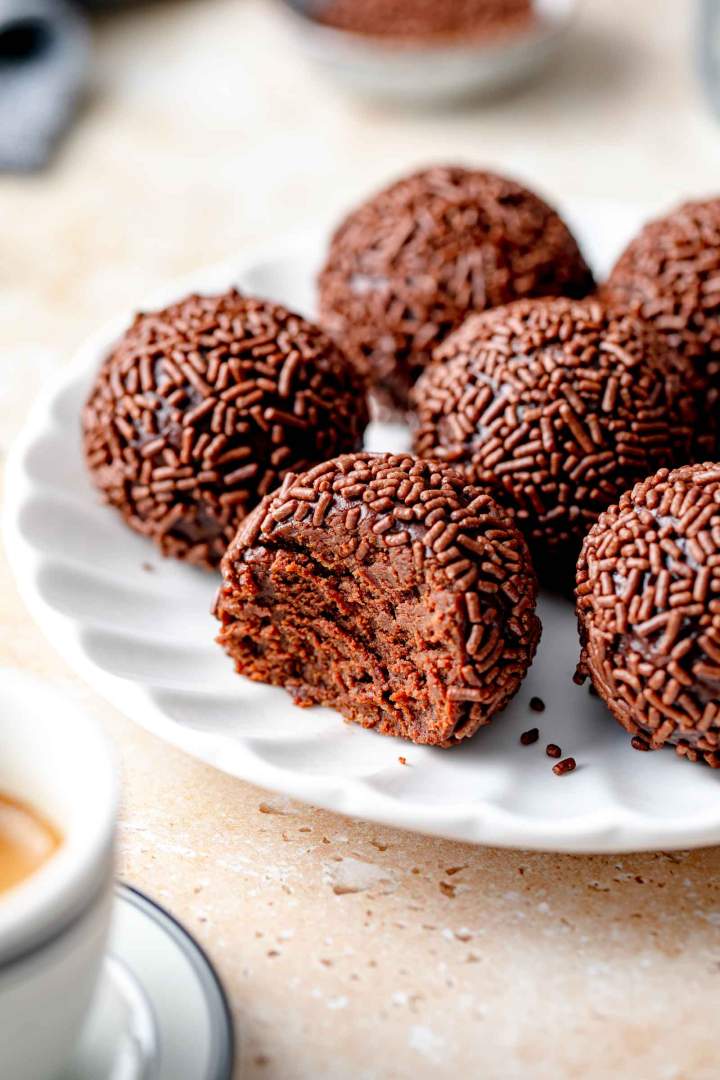 No-Bake Chocolate Balls