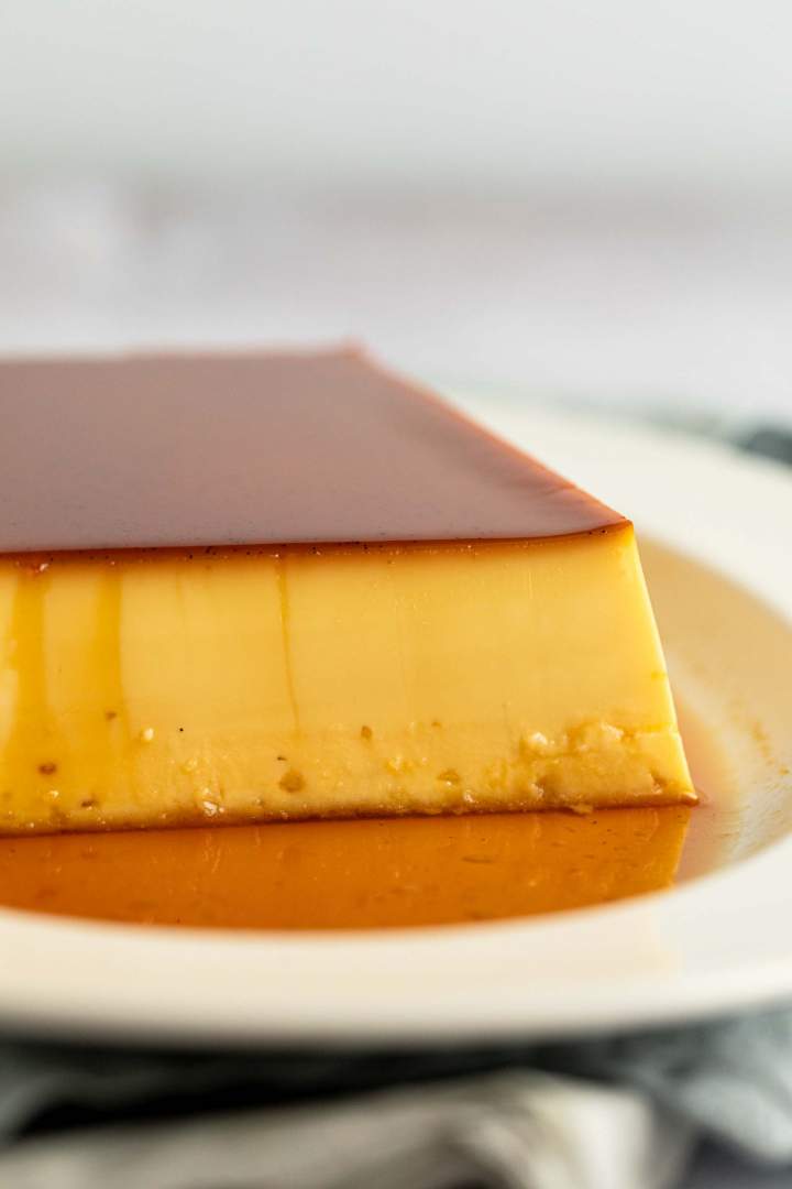 Pečena vanilijeva krema s karamelo (Flan)