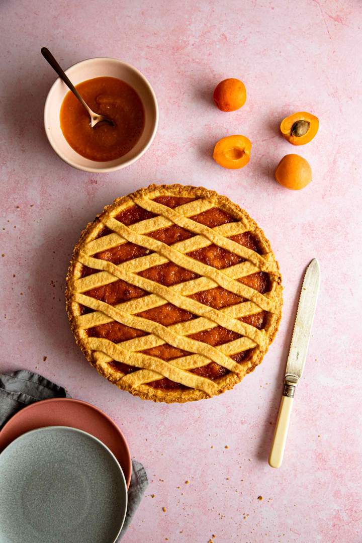 The best baked apricot crostata