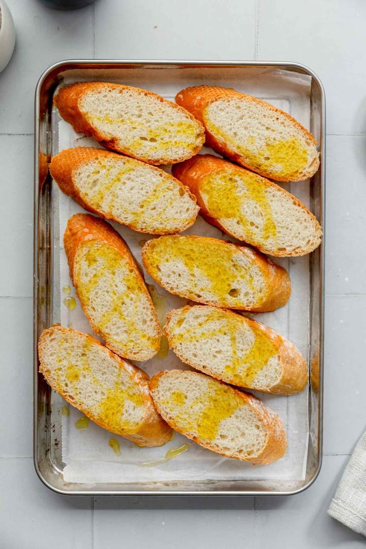 Crostini (obloženi kruhki) s pršutom in figami