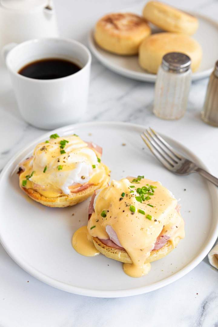 Jajca Benedikt (Eggs Benedict)