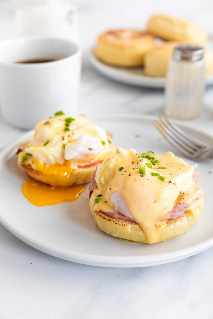 Jajca Benedikt (Eggs Benedict)