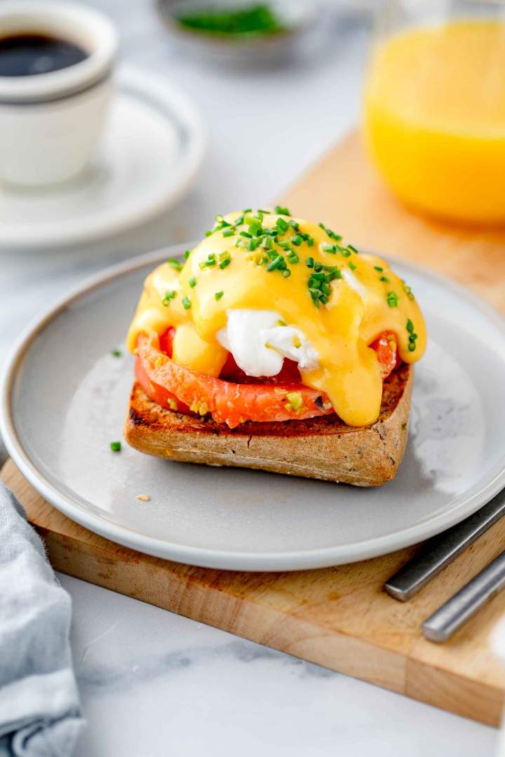 Eggs Royale (poširana jajca z lososom po kraljevsko)